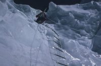Khumbu Gletscher, Steighilfe