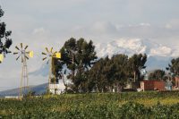 ‚EMAS‘ Windmills near Lake Titicaca – Molinos de Viento ‚EMAS‘ cerca de Lago Titicaca
